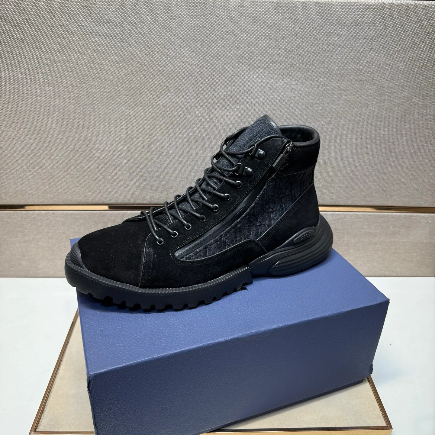 ⬛️Men's shoes 💰p580 [Dior~] Men's casual high-top shoes 2025z cabinet sales simultaneously 🔶Size: 39-44 #️⃣ 🔷2 colors🔜The upper is made of multi-material splicing➕Genuine leather lining, comfortable and breathable, sole: original comfortable and wear-resistant outsole, ⚠️Real shot📱Photographed🎬The real thing is better📢📢📢